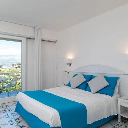 Grand Vesuvio Hotel 4*