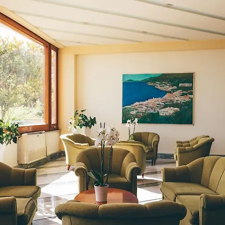 Otel Grand Vesuvio 4*