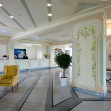 Otel Grand Vesuvio