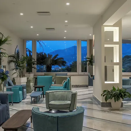 Hotel Grand Vesuvio 4*