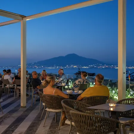 Grand Vesuvio Hotel 4*
