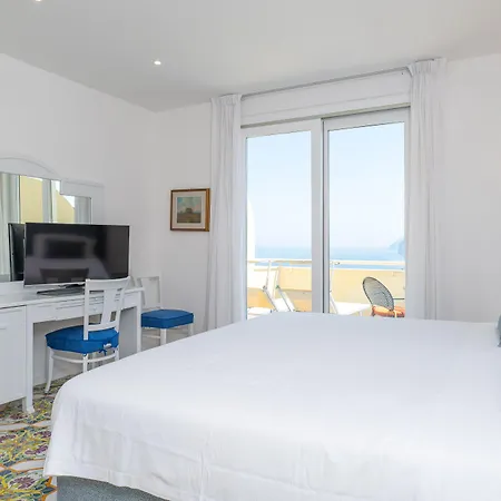 Hotel Grand Vesuvio 4*