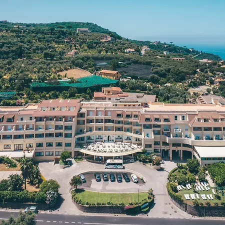 Отель Grand Vesuvio 4*