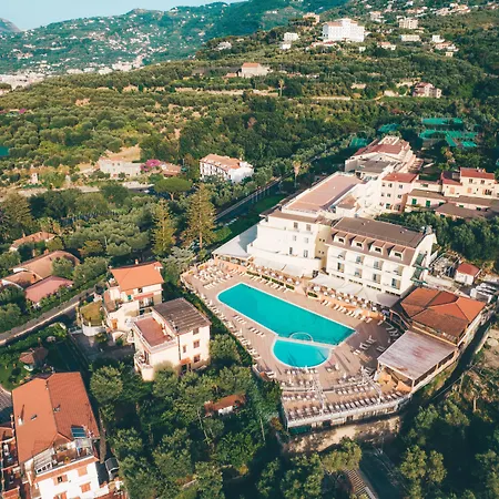 Отель Grand Vesuvio 4*