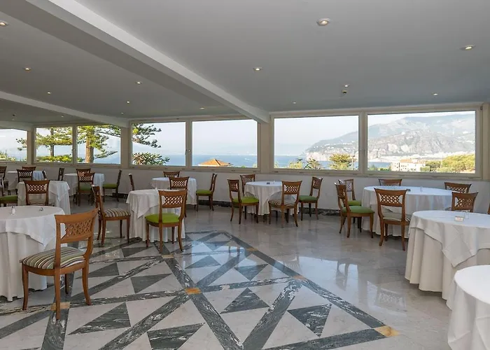 Готель Grand Vesuvio 4*