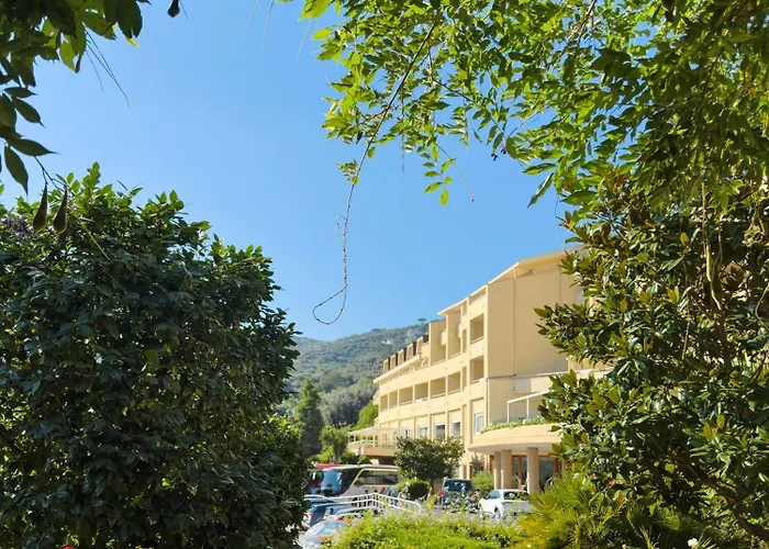 Отель Grand Vesuvio