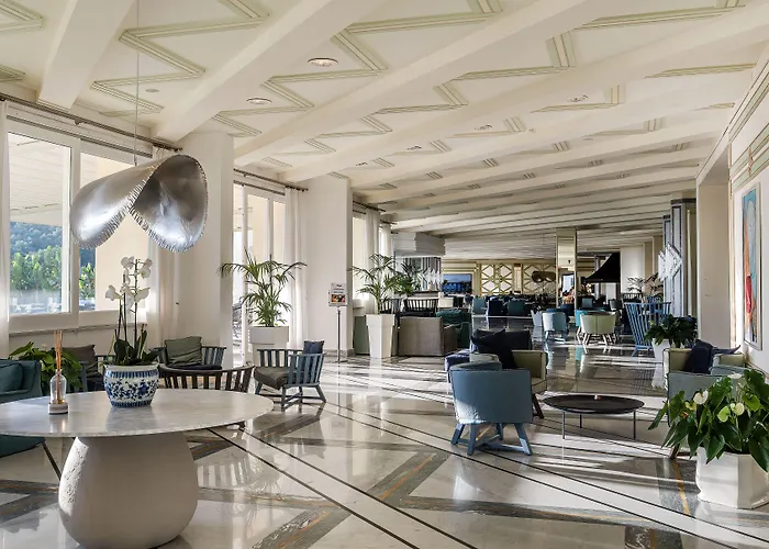 Отель Grand Vesuvio 4*