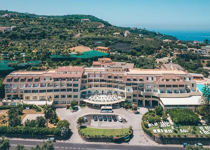 Готель Grand Vesuvio 4*