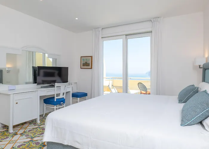 Отель Grand Vesuvio 4*